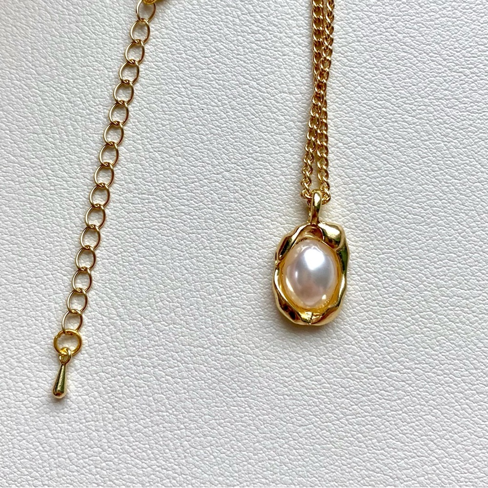 Elegant Gold Pearl Pendant Necklace